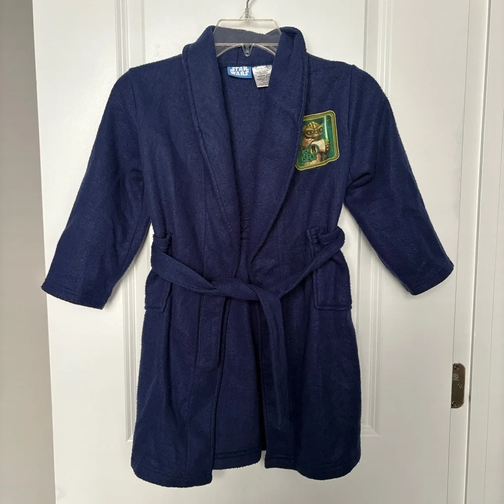 Boy’s Star Wars Navy Bathrobe with Yoda Patch Size: 4/5